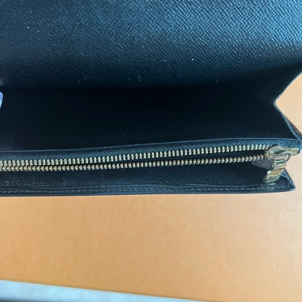 Authentic LV epic leather Sarah wallet